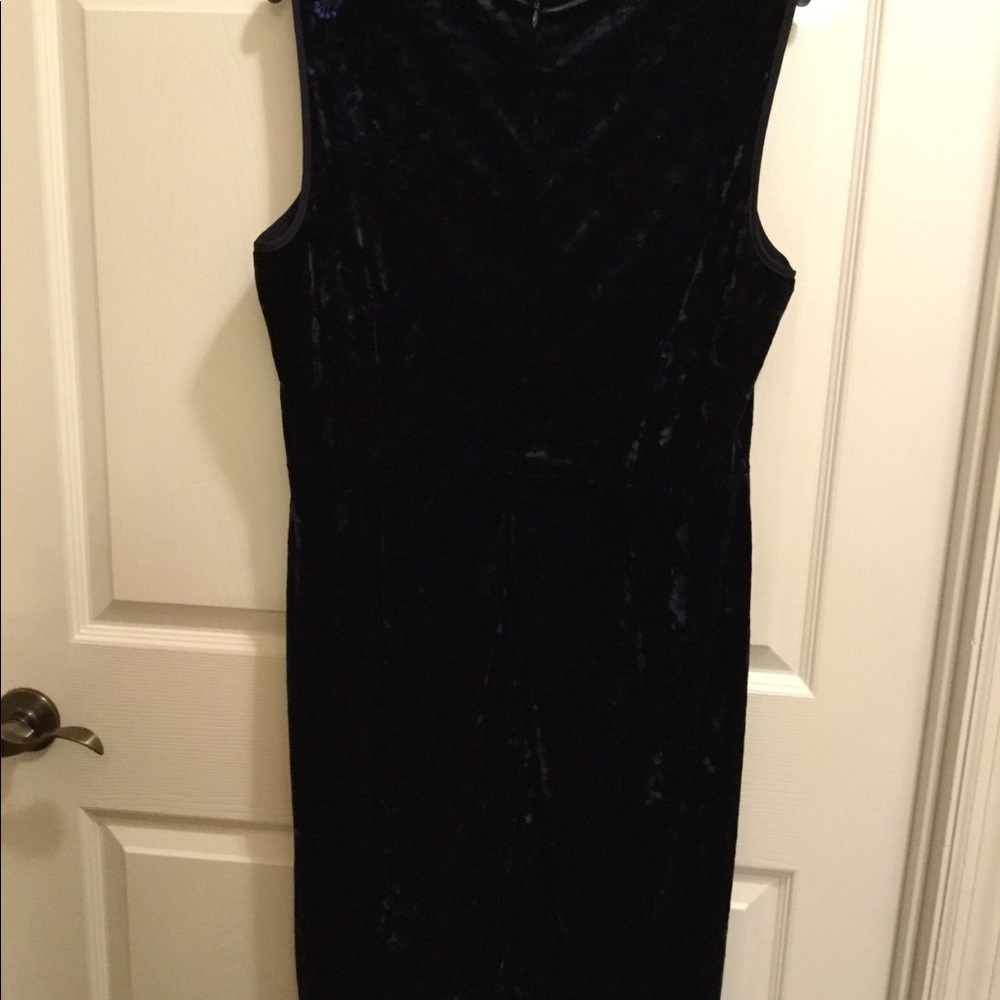 Ivanka Trump navy crushed velvet dress - Picture 2 of 2